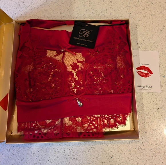 Honey Birdette Polly Red gift set - Picture 4 of 4